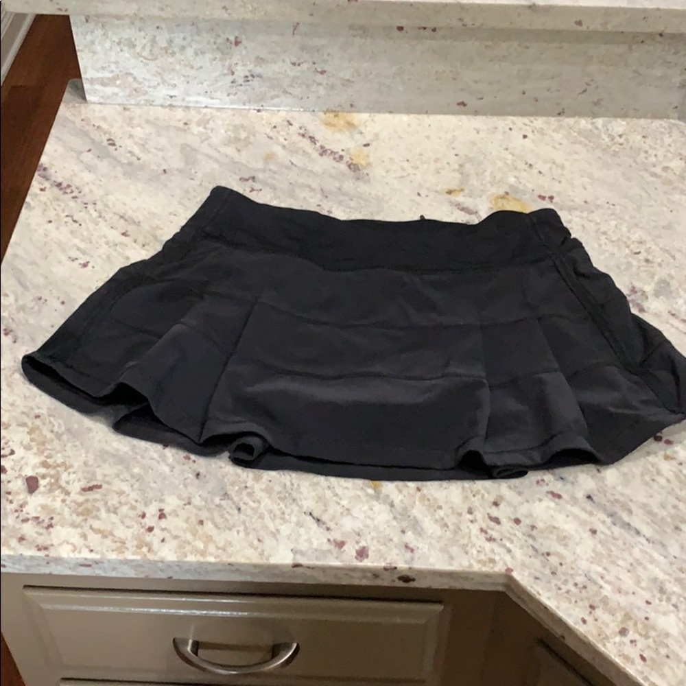 black lululemon skirt